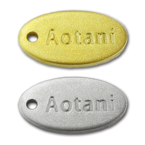 アクセサリープレート　ブランドプレート　金型刻印　つや消しメッキ仕上げ