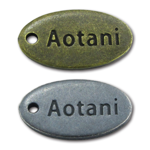 アクセサリープレート　ブランドプレート　金型刻印　いぶし仕上げ