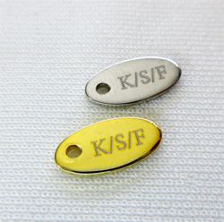 アクセサリープレート　ブランドプレート　K/S/F　真鍮製／光沢金・銀色メッキ／レーザー刻印