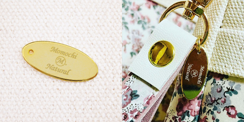 アクセサリープレート　ブランドプレート　MomochiⓂ︎.Natural 様　真鍮製／光沢金メッキ／レーザー刻印