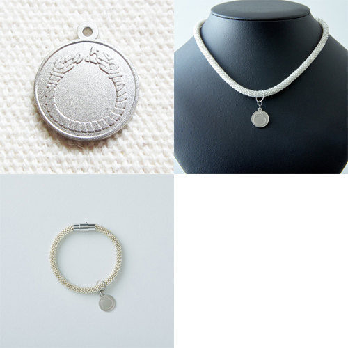 アクセサリープレート　ブランドプレート　PRIMA! 様　真鍮製／銀色つや消しメッキ／>金型刻印