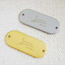 アクセサリープレート　ブランドプレート　Sumie hand crafted 様　真鍮製／ブラスト金メッキ・ブラスト銀色メッキ／レーザー刻印