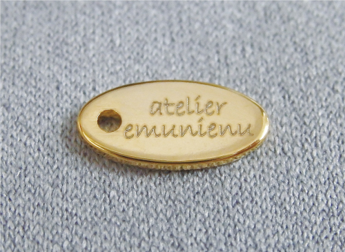 アクセサリープレート　ブランドプレート　atelier emunienu 様　真鍮製／光沢金メッキ／レーザー刻印