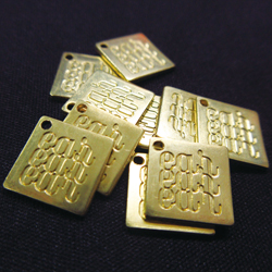 アクセサリープレート　ブランドプレート　earearear 様　真鍮製／無垢／金型刻印