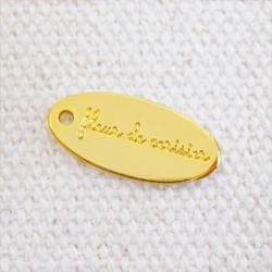 アクセサリープレート　ブランドプレート　fleur de cerisier 様　真鍮製／光沢金メッキ／金型刻印