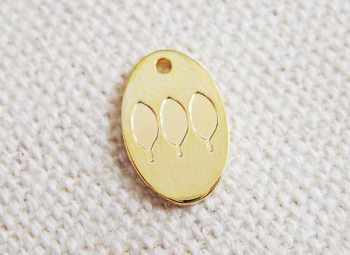 アクセサリープレート　ブランドプレート　イロトリドリノモリ 様　真鍮製／光沢金メッキ／金型刻印