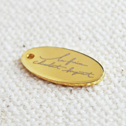 アクセサリープレート　ブランドプレート　la fraise chocolat bouquet 様　真鍮製／光沢金メッキ／レーザー刻印