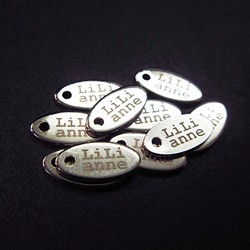 アクセサリープレート　ブランドプレート　lilianne 様　真鍮製／光沢銀色メッキ／レーザー刻印