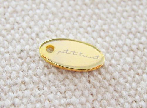 アクセサリープレート　ブランドプレート　petit_tricot 様　真鍮製／光沢金メッキ／レーザー刻印